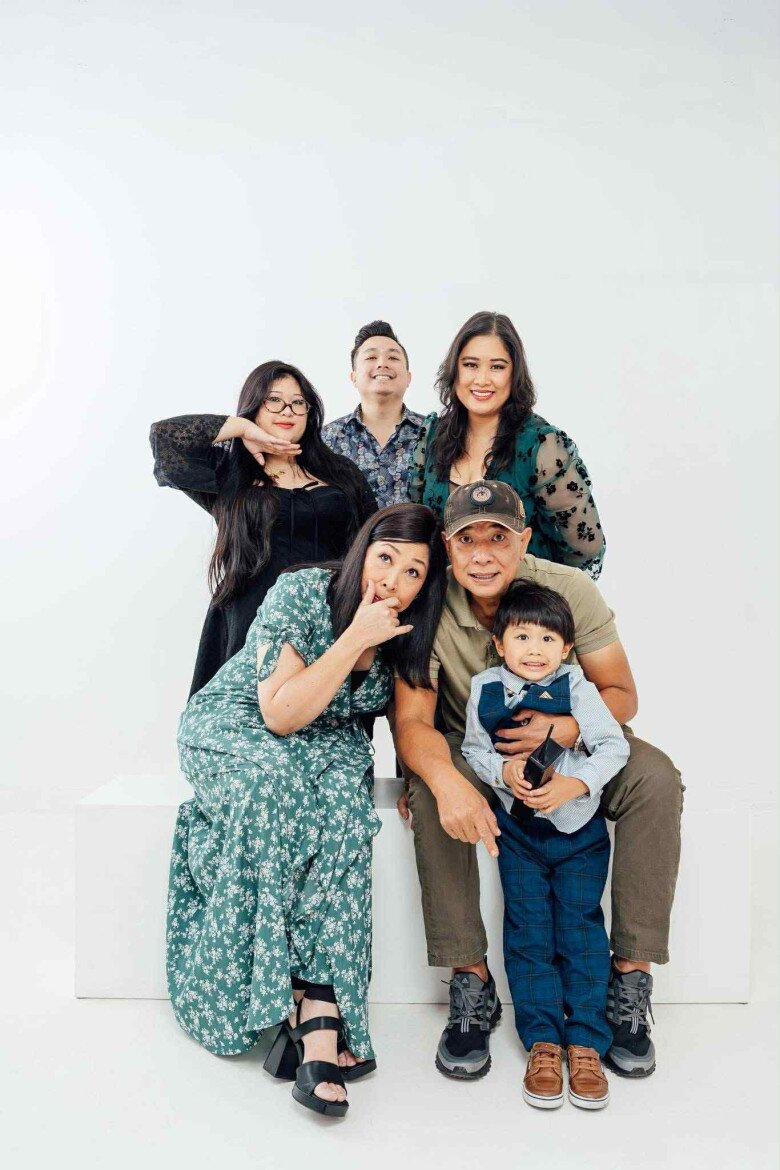 Sao Việt 24h: Lệ Quyên được khen mặt mộc trẻ hơn người tình kém 12 tuổi, tay trong tay đẹp đôi khiến dân tình chú ý - 7