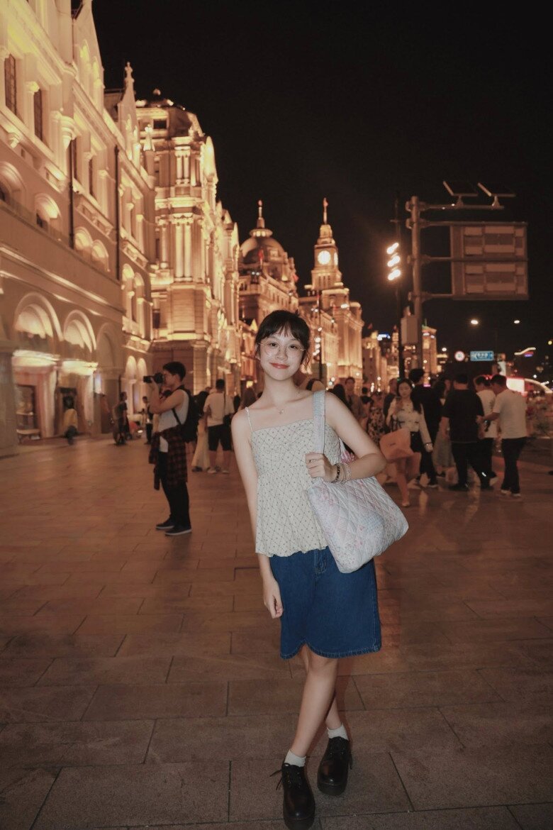 Bé Sumo trổ mã vừa cao ráo, vừa xinh đẹp ở tuổi 13.