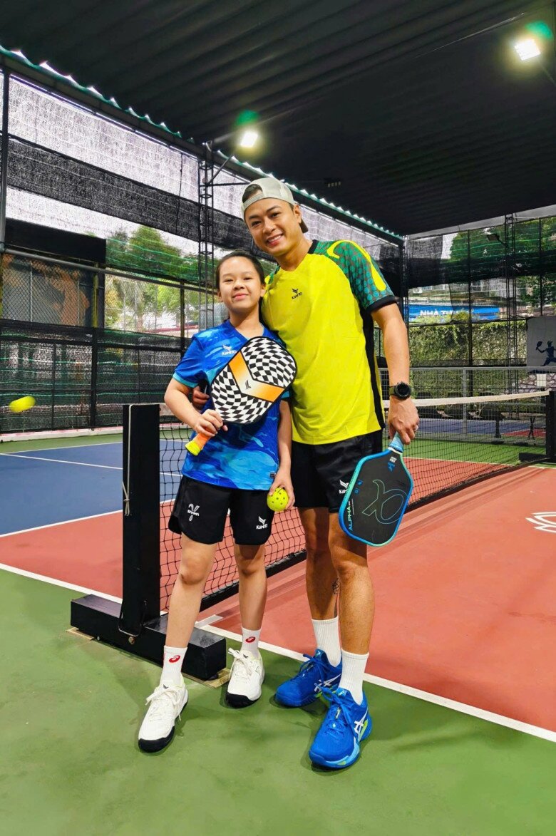 Sao Việt 24h: MC Diệp Chi cùng con gái đến Thượng Hải, ái nữ 13 tuổi dáng chuẩn như người mẫu, nhìn như em gái của mẹ - 8