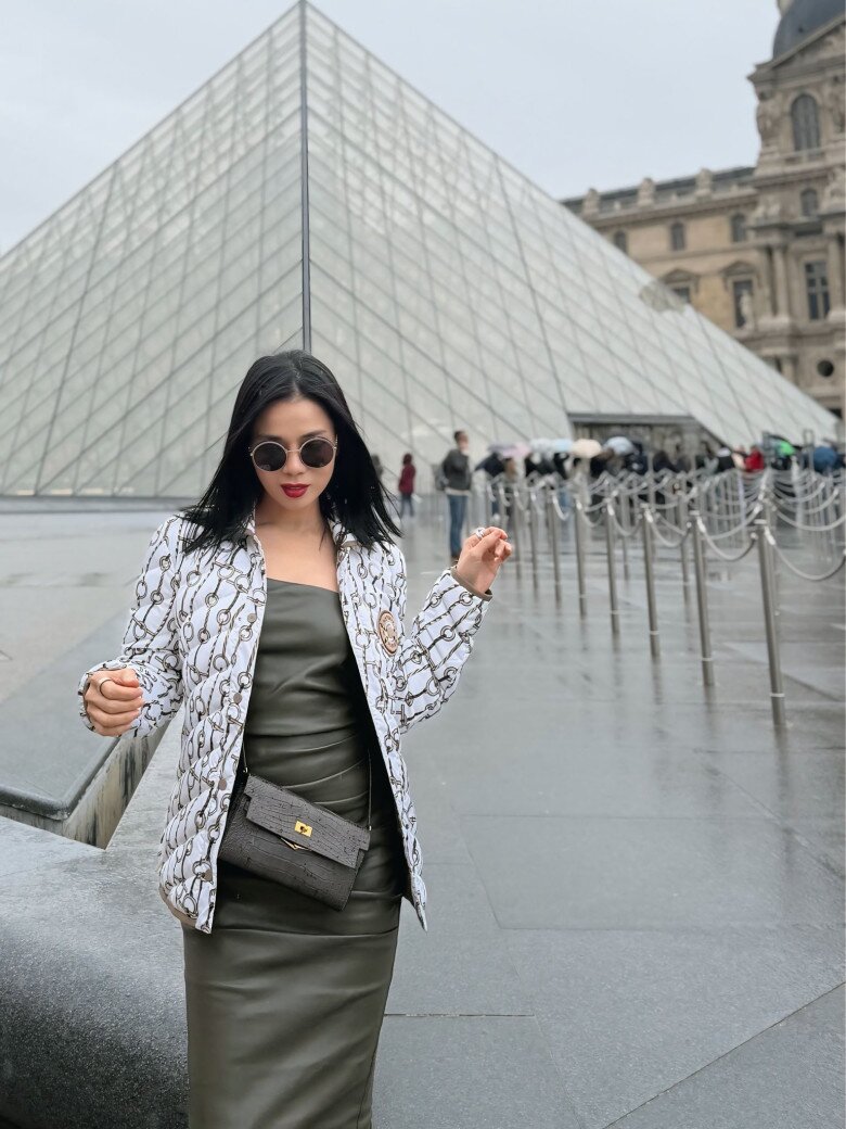 Sao Việt 24h: MC Diệp Chi cùng con gái đến Thượng Hải, ái nữ 13 tuổi dáng chuẩn như người mẫu, nhìn như em gái của mẹ - 13