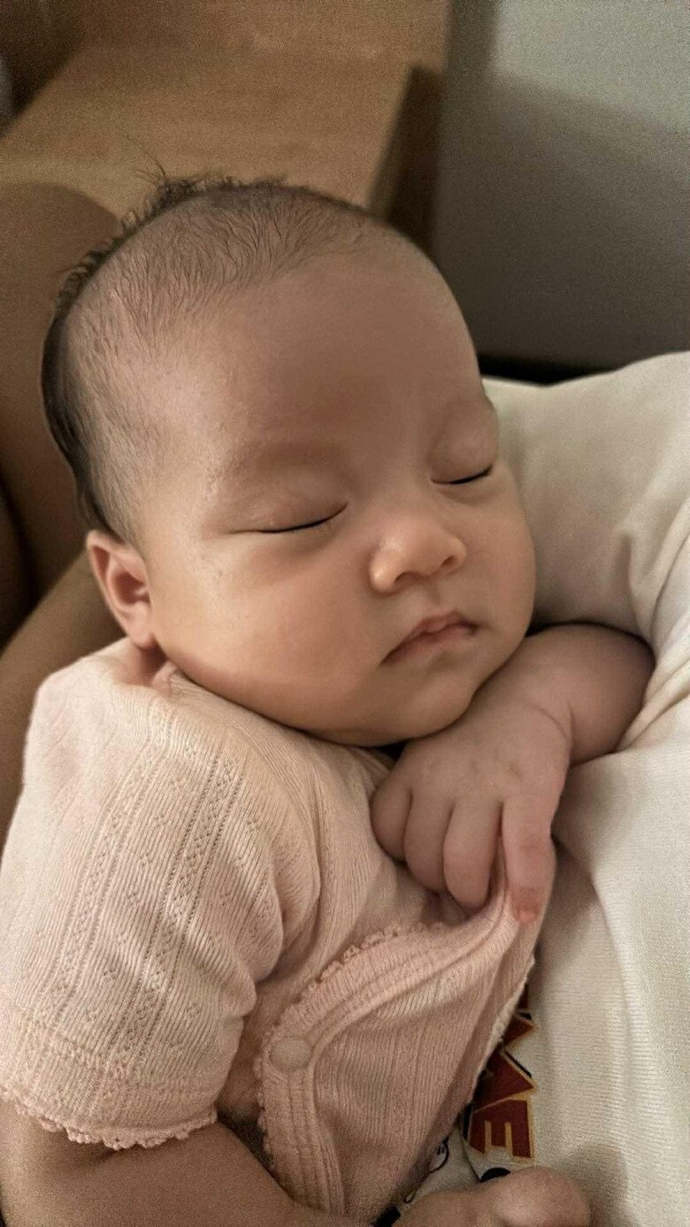 Sao Việt 24h: MC Diệp Chi cùng con gái đến Thượng Hải, ái nữ 13 tuổi dáng chuẩn như người mẫu, nhìn như em gái của mẹ - 9