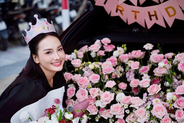 Sao Việt 24h: MC Mai Ngọc tận hưởng cuộc sống mẹ bỉm sữa thảnh thơi trong amp;#34;lâu đàiamp;#34; nhà chồng tại Bắc Ninh - 9