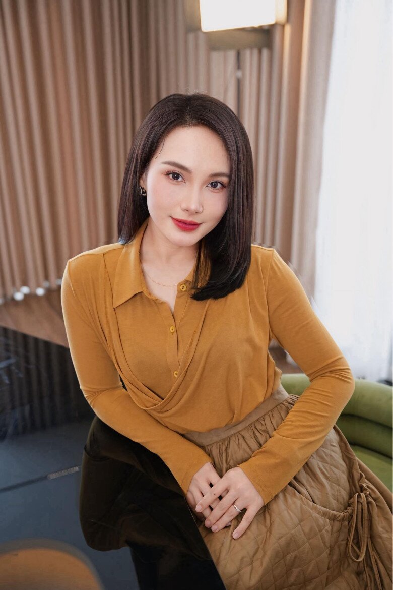 Sao Việt 24h: Mẹ ruột Hồ Ngọc Hà diện phong cách độc lạ, tuổi U70 vẫn tự tin khoe dáng trong trang phục bó sát - 14