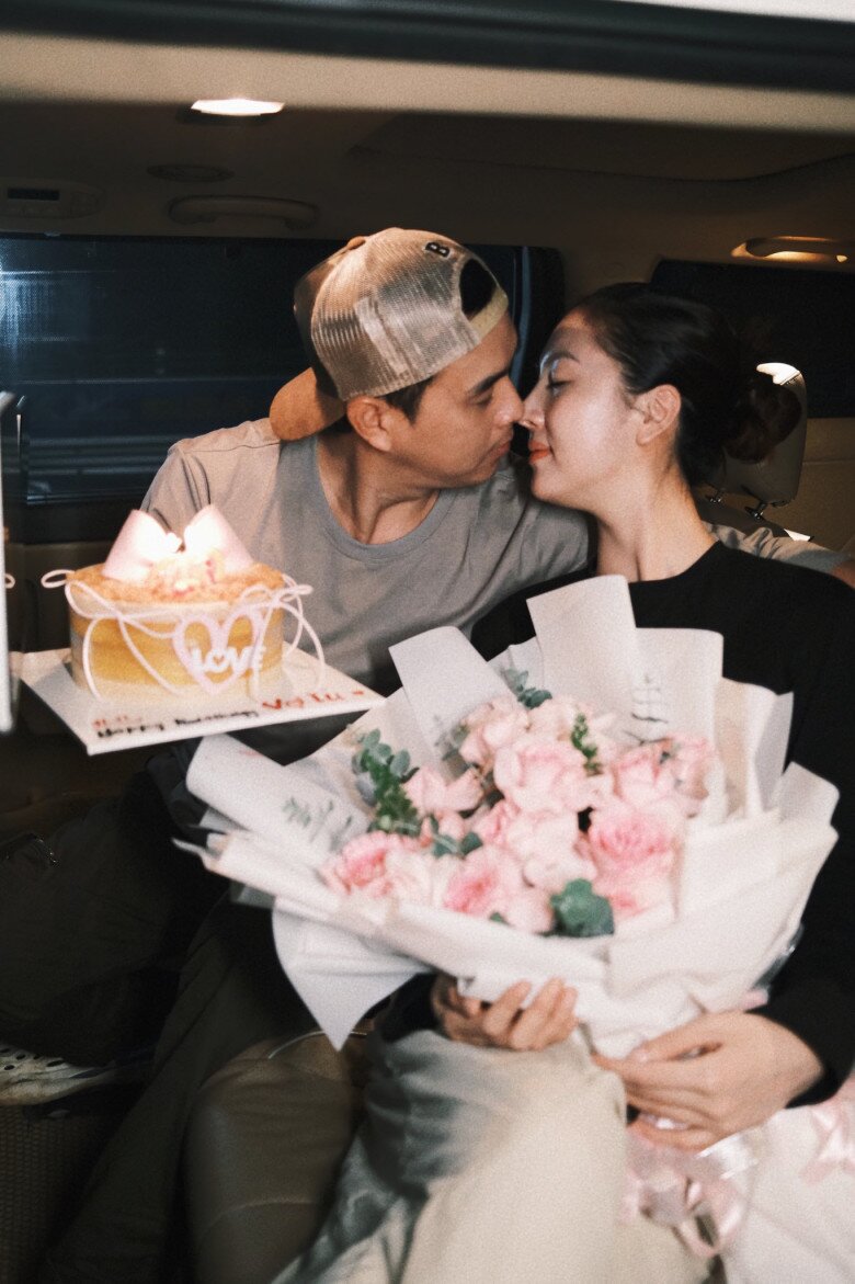 Sao Việt 24h: Nhật Kim Anh amp;#34;mukbangamp;#34; cùng con gái 10 tháng tuổi, tốc độ ăn của nhóc tì lai khiến mẹ đút amp;#34;không kịp thởamp;#34; - 11