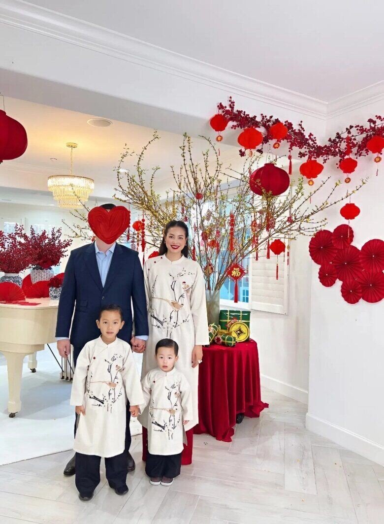 Phạm Hương hiện có cuộc sống bình yên bên chồng và 2 con trai tại Mỹ.