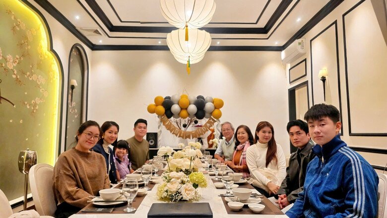 Sao Việt 24h: Quý tử nhà Đặng Thu Thảo gây sốt với ánh mắt amp;#34;tổng tài nhíamp;#34; khi đứng sau em gái, thần thái amp;#34;không phải dạng vừaamp;#34; - 5