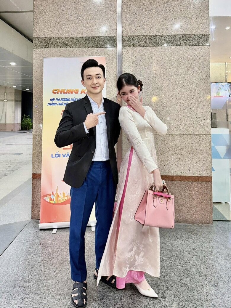 Sao Việt 24h: Quý tử nhà Đặng Thu Thảo gây sốt với ánh mắt amp;#34;tổng tài nhíamp;#34; khi đứng sau em gái, thần thái amp;#34;không phải dạng vừaamp;#34; - 4