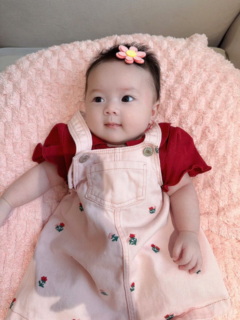 Sao Việt 24h: Quý tử nhà Đặng Thu Thảo gây sốt với ánh mắt amp;#34;tổng tài nhíamp;#34; khi đứng sau em gái, thần thái amp;#34;không phải dạng vừaamp;#34; - 8