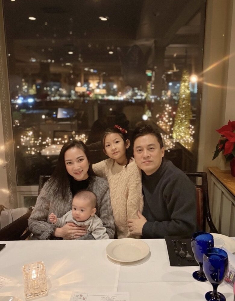 Sao Việt 24h: Vợ Ưng Hoàng Phúc amp;#34;ghen nhẹamp;#34; vì chồng chỉ hôn con, than thở hài hước sau hơn 10 năm gắn bó - 11