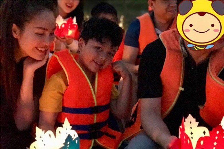 Cô cho biết anh không phải là người hoạt động nghệ thuật, không lên mạng xã hội nhiều.