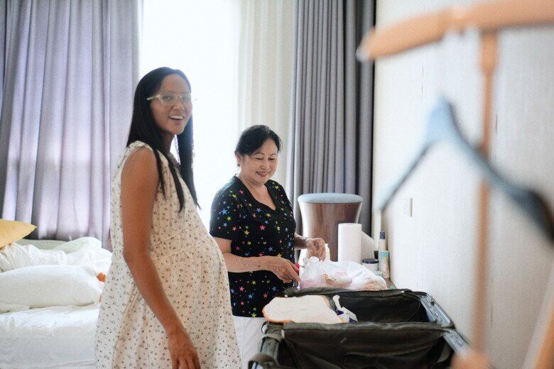 Mẹ chồng luôn quan tâm, chăm sóc HHen Niê trong thời gian mang bầu.