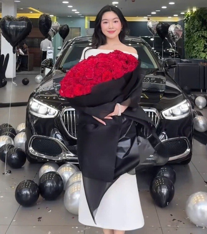 Lọ Lem khiến nhiều người trầm trồ khi sở hữu xe sang 9 tỷ.