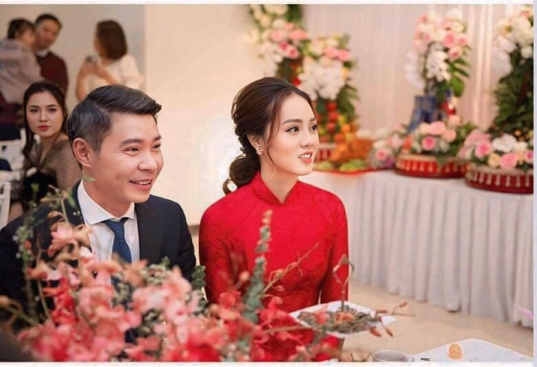 Sao Việt 24h: Vợ NSND Xuân Bắc được khen nhìn như amp;#34;lên chứcamp;#34; khi tình tứ đứng cạnh chồng, chuẩn dáng amp;#34;bà sui cực phẩmamp;#34; - 9