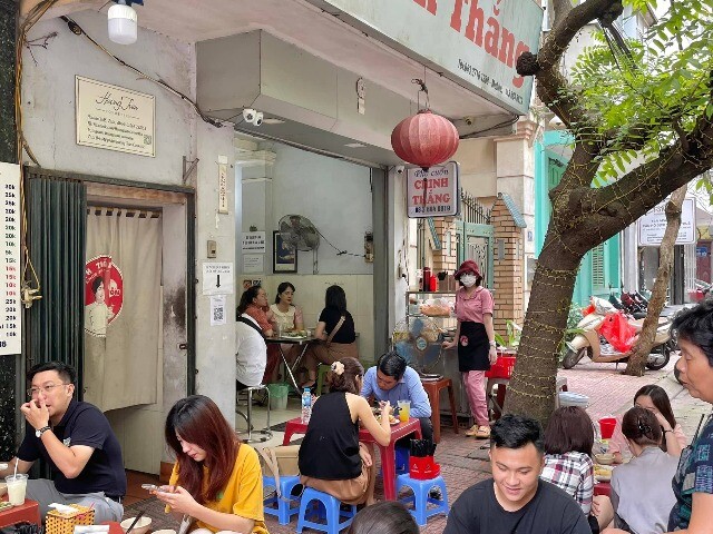 Ít ai biết "sự tích" về món phở cuốn trứ danh Hà Nội: Quán ăn đầu tiên "phát minh" ra xuất sắc được Michelin vinh danh