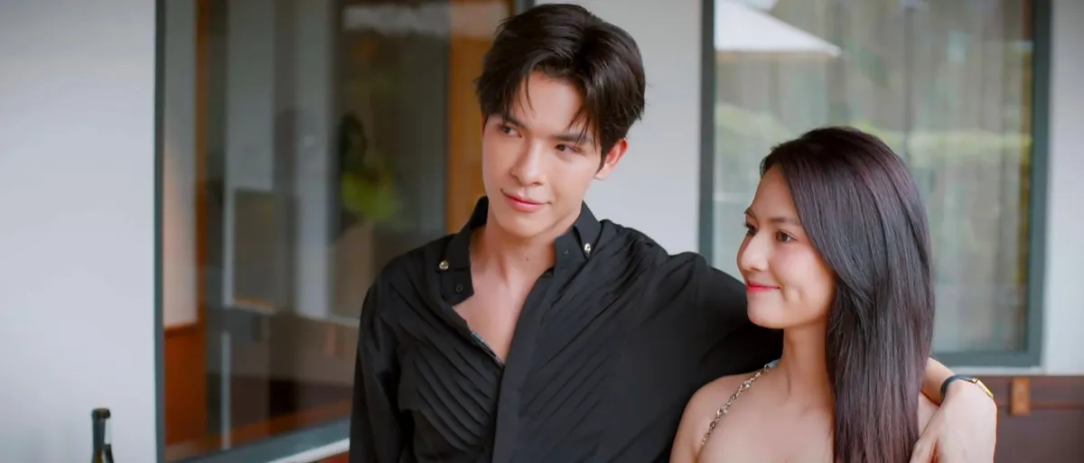 Việt Hoa đảm nhận vai Kim Ngân, đang hẹn hò với Trường (Denis Đặng)