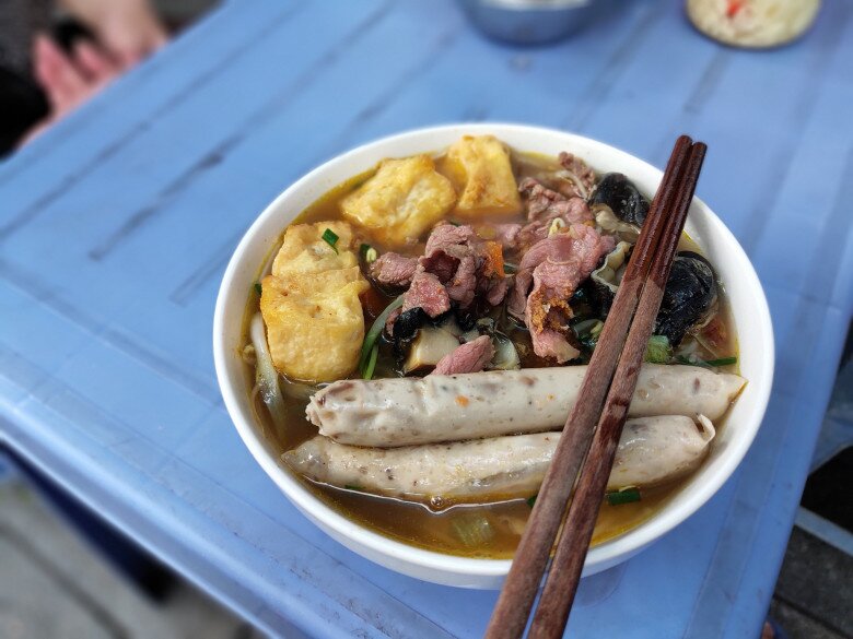 Truy Tìm 3 Quán Bún Riêu Lâu Đời Giữa Lòng Thủ Đô: Tồn Tại Mấy Chục Năm Vẫn 1 Hương Vị, Nườm Nượp Khách Không Đủ Chỗ Ngồi Truy Tìm 3 Quán Bún Riêu Lâu Đời Giữa Lòng Thủ Đô: Tồn Tại Mấy Chục Năm Vẫn 1 Hương Vị, Nườm Nượp Khách Không Đủ Chỗ Ngồi - 6