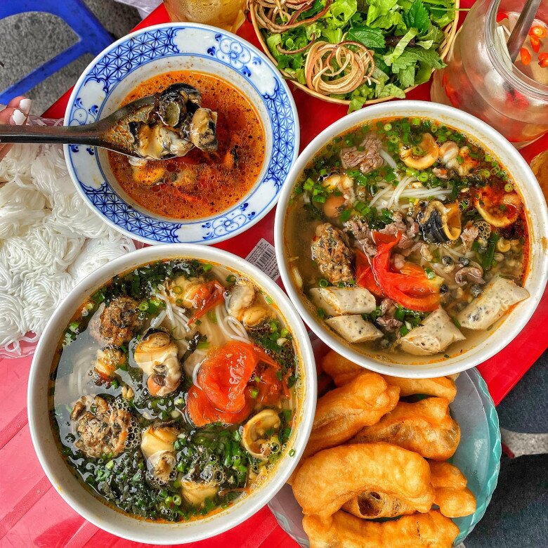 Ăn Sập 5 Quán Bún Ốc Lâu Đời Nhất Hà Nội: Con Ốc Nào Cũng Béo Núc, Quán Vỉa Hè Đông Nghịt Khách Ngày Bán Cả Nghìn Bát Amp;#34;Ăn Sậpamp;#34; 5 Quán Bún Ốc Lâu Đời Nhất Hà Nội: Con Ốc Nào Cũng Béo Núc, Quán Vỉa Hè Đông Nghịt Khách Ngày Bán Cả Nghìn Bát - 6