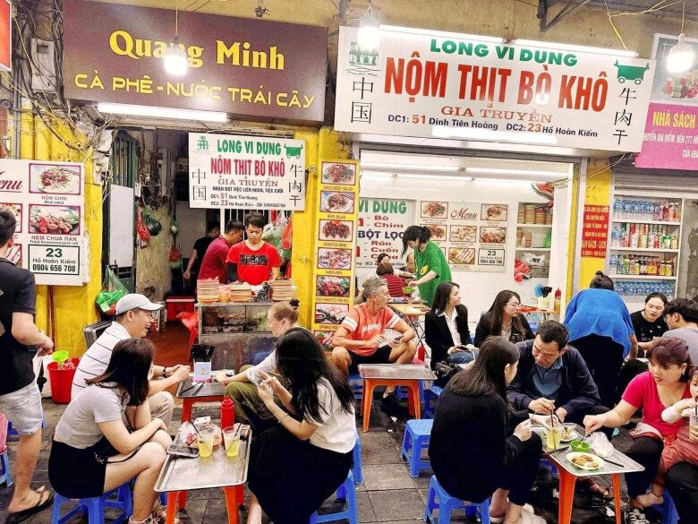 Đi tìm 2 quán nộm bò khô lâu năm giữa lòng phố cổ: Có quán tồn tại hơn 70 năm, mỗi ngày bán hết veo 80kg thịt bò Đi tìm 2 quán nộm bò khô lâu năm giữa lòng phố cổ: Có quán tồn tại hơn 70 năm, mỗi ngày bán hết veo 80kg thịt bò - 2