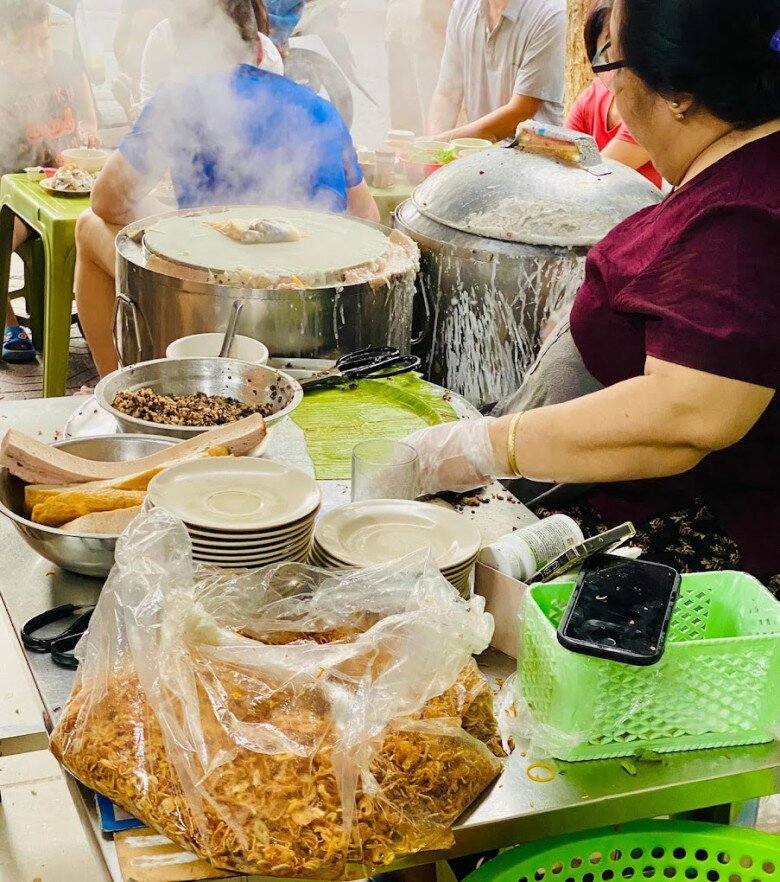 Đi Tìm 3 Hàng Bánh Cuốn Lâu Đời Giữa Lòng Thủ Đô: 2 Quán Được Michelin Vinh Danh, Ngày Bán Hết Veo Cả Nghìn Suất Đi Tìm 3 Hàng Bánh Cuốn Lâu Đời Giữa Lòng Thủ Đô: 2 Quán Được Michelin Vinh Danh, Ngày Bán Hết Veo Cả Nghìn Suất - 3