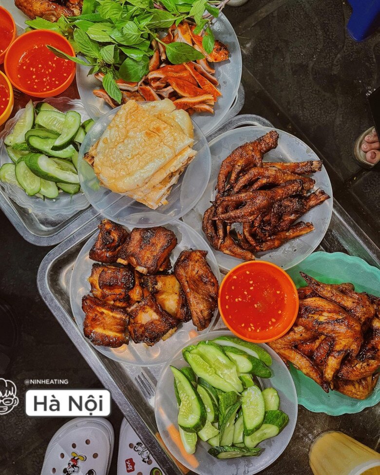 4 Quán Chân Gà Nướng Top Peak Nhất Thủ Đô: Mùi Thơm Phức Khắp Phố, Người Ngồi Tràn Cả Vỉa Hè Để Ăn 4 Quán Chân Gà Nướng Amp;#34;Top Peakamp;#34; Nhất Thủ Đô: Mùi Thơm Phức Khắp Phố, Người Ngồi Tràn Cả Vỉa Hè Để Ăn - 2