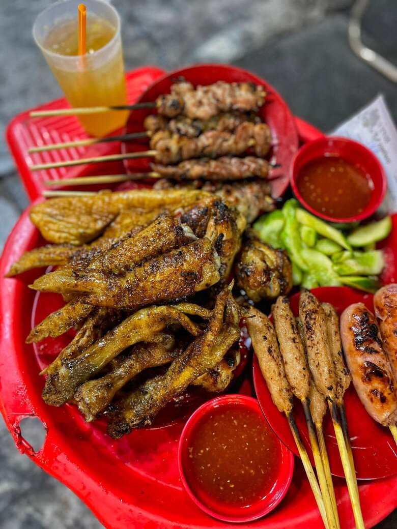 4 Quán Chân Gà Nướng Top Peak Nhất Thủ Đô: Mùi Thơm Phức Khắp Phố, Người Ngồi Tràn Cả Vỉa Hè Để Ăn 4 Quán Chân Gà Nướng Amp;#34;Top Peakamp;#34; Nhất Thủ Đô: Mùi Thơm Phức Khắp Phố, Người Ngồi Tràn Cả Vỉa Hè Để Ăn - 8