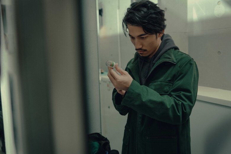 Phạm Văn Ninh sang Đài Loan hành nghề bác sĩ “chui” để trả viện phí cho mẹ.