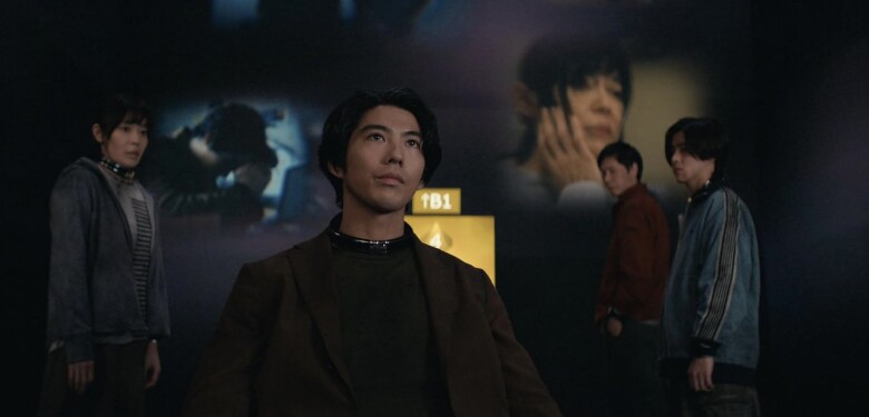 Giáo sư Ryuji quyết tâm đi tìm những người sống sót từ sự kiện thiên thạch rơi để truy tìm manh mối về cận tử giới.