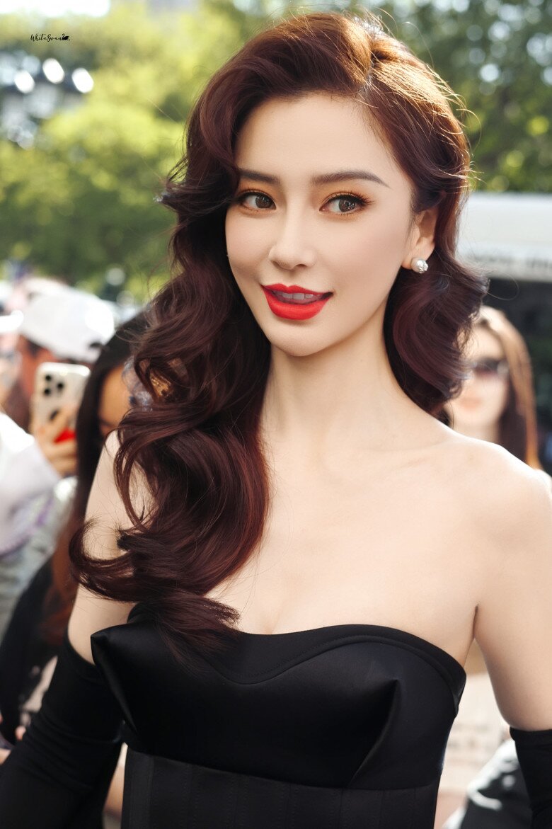 Nhiều người chỉ ra những “manh mối” cho thấy nữ diễn viên là người đặc biệt lười gội đầu.