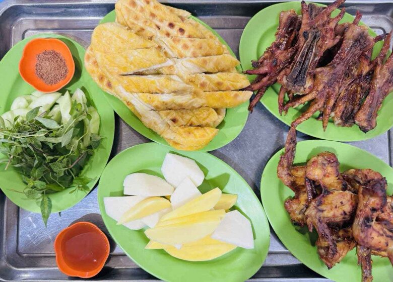 4 Quán Chân Gà Nướng Top Peak Nhất Thủ Đô: Mùi Thơm Phức Khắp Phố, Người Ngồi Tràn Cả Vỉa Hè Để Ăn 4 Quán Chân Gà Nướng Amp;#34;Top Peakamp;#34; Nhất Thủ Đô: Mùi Thơm Phức Khắp Phố, Người Ngồi Tràn Cả Vỉa Hè Để Ăn - 5