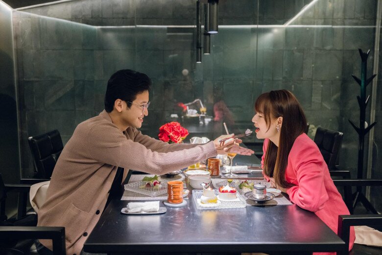 Trọng Trí vừa là người bạn tri kỉ, vừa là đồng nghiệp, đồng thời là hậu phương vững chắc để Việt Hoa theo đuổi sự nghiệp diễn xuất.