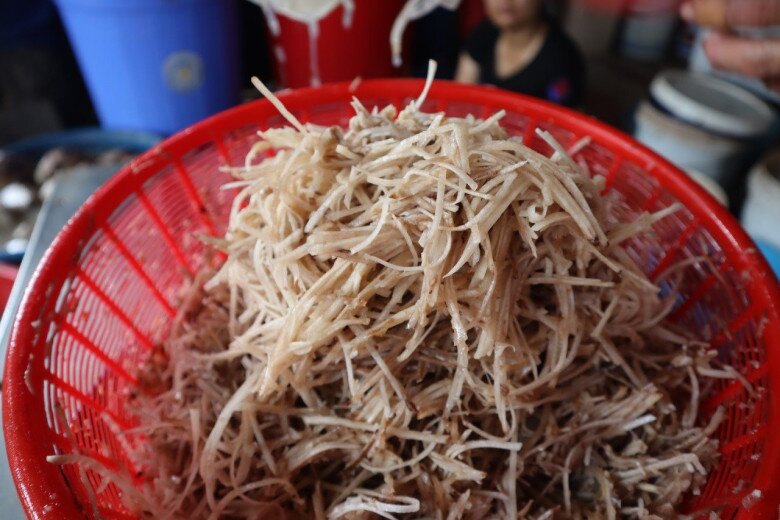 Món ăn miền Trung xưa amp;#34;cứu đóiamp;#34; dân nghèo nay là đặc sản ai cũng thương nhớ, được đóng hộp bán khắp nơi vẫn amp;#34;cháy hàngamp;#34; - 3