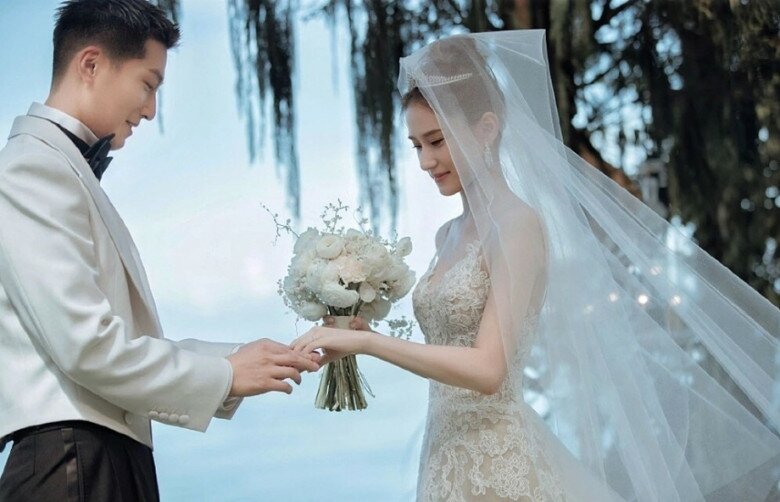 Đậu Kiêu và Hà Siêu Liên từng vướng nghi vấn rạn nứt vì tranh chấp tiền bạc.