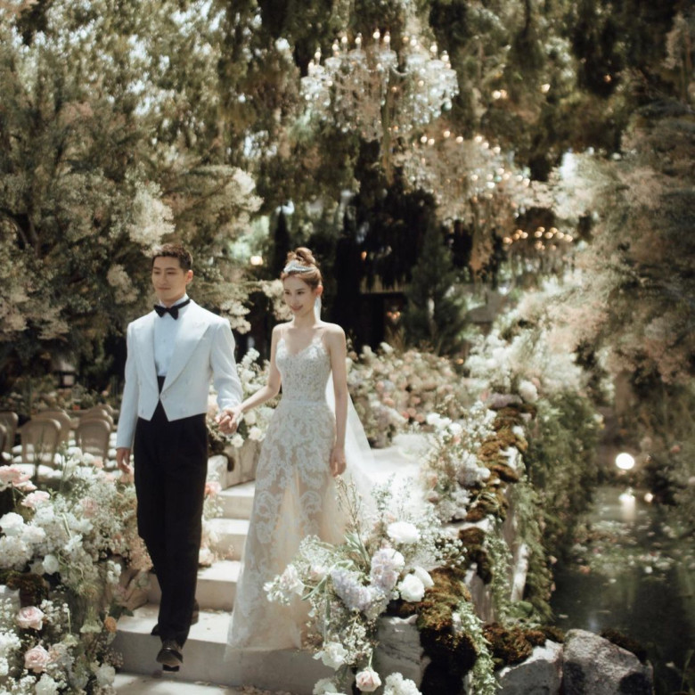 Có tin đồn Đậu Kiêu và Hà Siêu Liên thực chất chưa đăng ký kết hôn dù đã tổ chức hôn lễ.