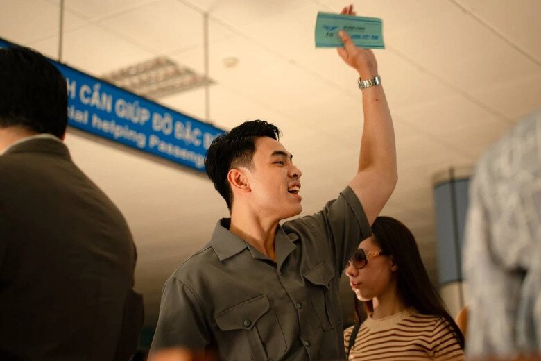 Chỉ trong vài buổi tập luyện, Thiên Minh đã được nhận xét là thích nghi, tiến bộ nhanh rồi giành được vai diễn. 