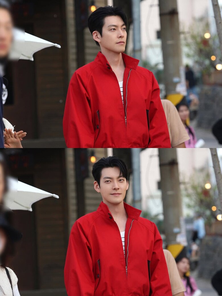 Với chiều cao 1m88, tỷ lệ cơ thể cân đối cùng bờ vai thái bình dương, Kim Woo Bin mặc gì cũng đẹp.