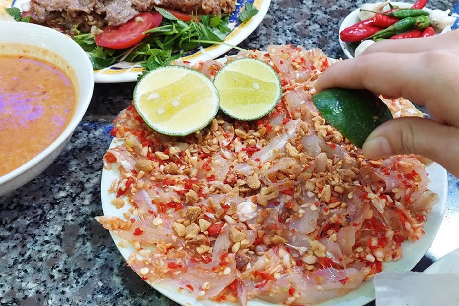 Loài Cá Trong Suốt Có Tên Một Loại Hoa, Xưa Ít Ai Để Ý Giờ Đem Làm Gỏi Lại Thành Đặc Sản Ngon Xuất Sắc Loài Cá Trong Suốt Có Tên Một Loại Hoa, Xưa Ít Ai Để Ý Giờ Đem Làm Gỏi Lại Thành Đặc Sản Ngon Xuất Sắc - 4