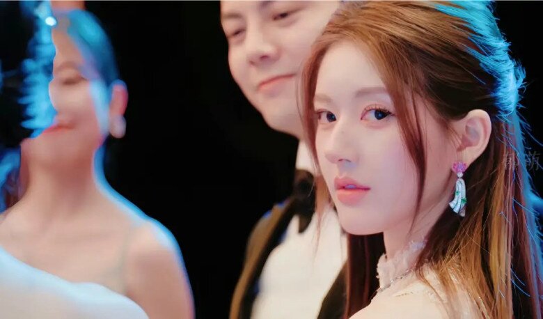 mẹ chồng triệu lộ tư khí chất át vía khiến khán giả quên cách thở đeo phỉ thuỷ 1100 tỷ ngoài đời u50 vẫn lẻ bóng - 3