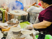 Lifestyle - Đi tìm 3 hàng bánh cuốn lâu đời giữa lòng Thủ đô: 2 quán được Michelin vinh danh, ngày bán hết veo cả nghìn suất