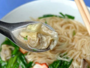 Đi tìm 3 quán mì vằn thắn lâu đời ngon nổi tiếng Thủ đô: Có quán mệnh danh là siêu chảnh, chỉ bán vài tiếng là hết sạch