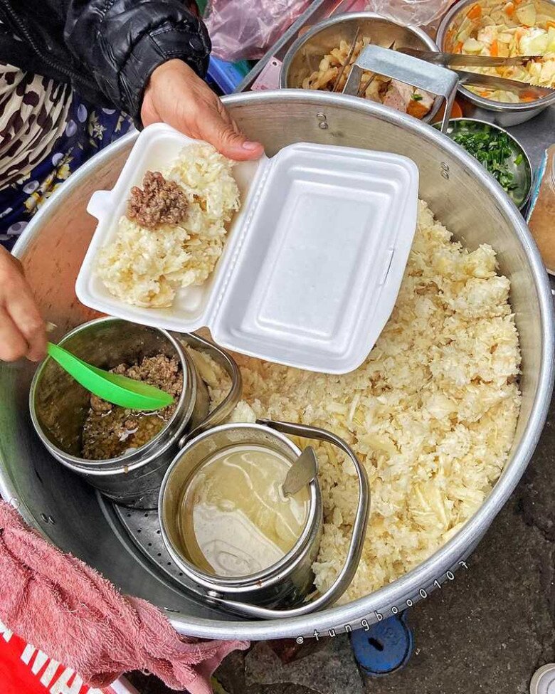 Món Ăn Cứu Đói Từ Thời Bao Cấp Nay Thành Đặc Sản Cực Hiếm Ở Hà Nội: Khắp Thủ Đô Chỉ Còn Đúng 1 Quán Bán Suốt Hơn 20 Năm Món Ăn Amp;#34;Cứu Đóiamp;#34; Từ Thời Bao Cấp Nay Thành Đặc Sản Cực Hiếm Ở Hà Nội: Khắp Thủ Đô Chỉ Còn Đúng 1 Quán Bán Suốt Hơn 20 Năm - 2