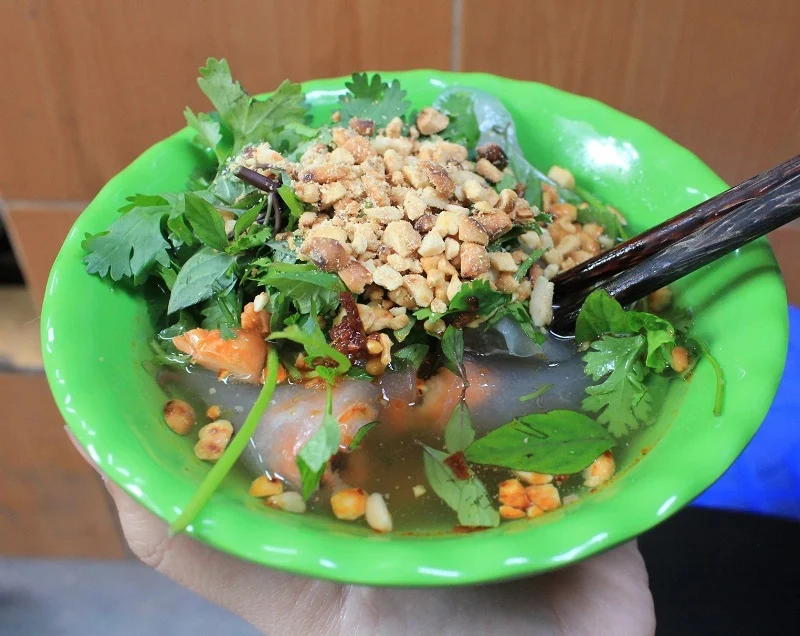 Món ăn vừa quen vừa lạ chỉ có ở Hà Nội: Khắp Thủ đô chỉ còn đúng 2 nơi bán, thử một lần là amp;#34;nghiệnamp;#34; - 1