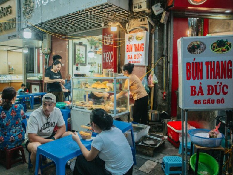 2 Quán Bún Thang Lâu Đời Nhất Thủ Đô: Tồn Tại Hơn 30 Năm, Chỉ Bán Buổi Tối Mà Hết Veo 800 Bát/Ngày 2 Quán Bún Thang Lâu Đời Nhất Thủ Đô: Tồn Tại Hơn 30 Năm, Chỉ Bán Buổi Tối Mà Hết Veo 800 Bát/Ngày - 1