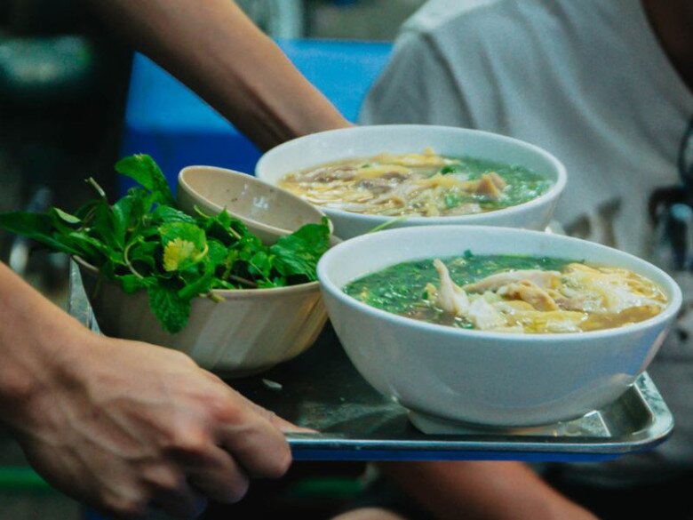 2 Quán Bún Thang Lâu Đời Nhất Thủ Đô: Tồn Tại Hơn 30 Năm, Chỉ Bán Buổi Tối Mà Hết Veo 800 Bát/Ngày 2 Quán Bún Thang Lâu Đời Nhất Thủ Đô: Tồn Tại Hơn 30 Năm, Chỉ Bán Buổi Tối Mà Hết Veo 800 Bát/Ngày - 4