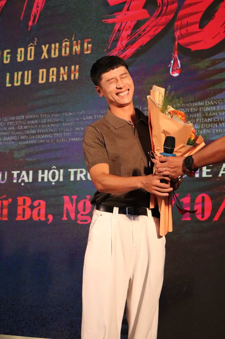 Lê Hoàng Long (sinh năm 1993) là một trong những tên tuổi vụt sáng sau khi góp mặt trong dự án điện ảnh Mưa Đỏ.