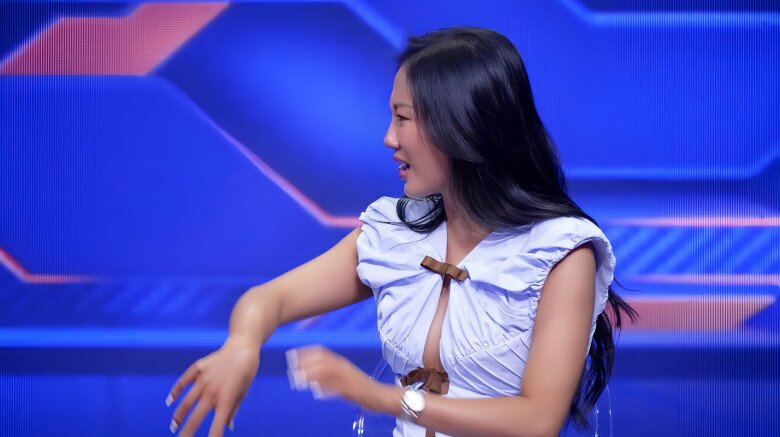 Văn Mai Hương cảm thấy rất thú vị khi được sống trong thời đại công nghệ phát triển mạnh mẽ