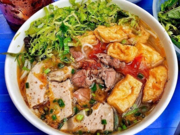 Truy tìm 3 quán bún riêu lâu đời giữa lòng Thủ đô: Tồn tại mấy chục năm vẫn 1 hương vị, nườm nượp khách không đủ chỗ ngồi