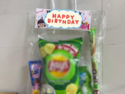 Yêu con - Cô gửi quà sinh nhật cho con, mẹ chụp ảnh đăng lên mạng chê đồ công nghiệp, "có lần nôn sạch"