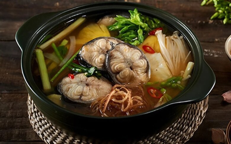 Những người có tiền sử dị ứng hải sản, người bị gout hoặc có hệ tiêu hóa kém nên ăn cá chình với lượng nhỏ và không thường xuyên để tránh ảnh hưởng đến sức khoẻ (Ảnh minh hoạ)