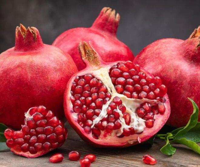 Bên cạnh việc ăn lựu, có thể kết hợp với chế độ ăn ít dầu mỡ, nhiều rau xanh và uống đủ nước sẽ giúp quá trình giải độc gan hiệu quả hơn. (Ảnh minh hoạ)