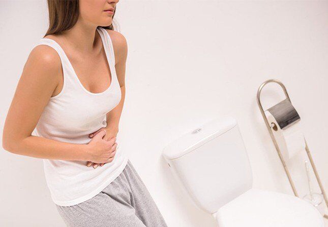 Đi vệ sinh đều đặn mỗi buổi sáng là một cách giúp thải độc, thanh lọc cơ thể sau một đêm (Ảnh minh hoạ)